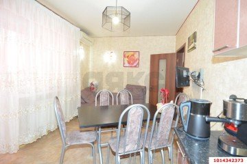Фото №2: 2-комнатная квартира 83 м² - Краснодар, мкр. Камвольно-суконный Комбинат, ул. Камвольная, 1/1
