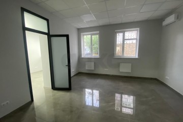 Фото №3: Торговое помещение 74 м² - Краснодар, мкр. Западный внутригородской округ, ул. имени Дзержинского, 8