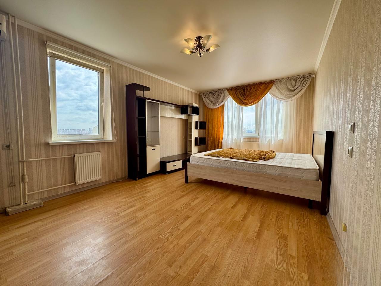 Фото №1: 1-комнатная квартира 48 м² - Краснодар, Прикубанский внутригородской округ, Отделение № 1 совхоза Солнечный, мкр. Фестивальный, ул. Атарбекова, 5/1