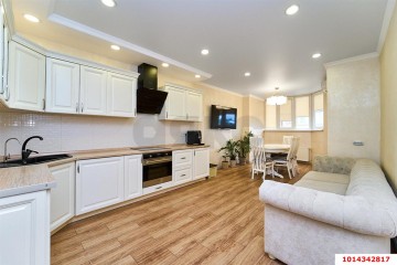 Фото №1: 2-комнатная квартира 81 м² - Краснодар, мкр. Юбилейный, ул. Думенко, 21