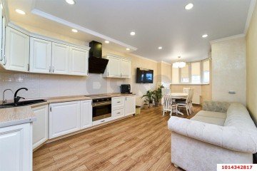 Фото №1: 2-комнатная квартира 81 м² - Краснодар, мкр. Юбилейный, ул. Думенко, 21