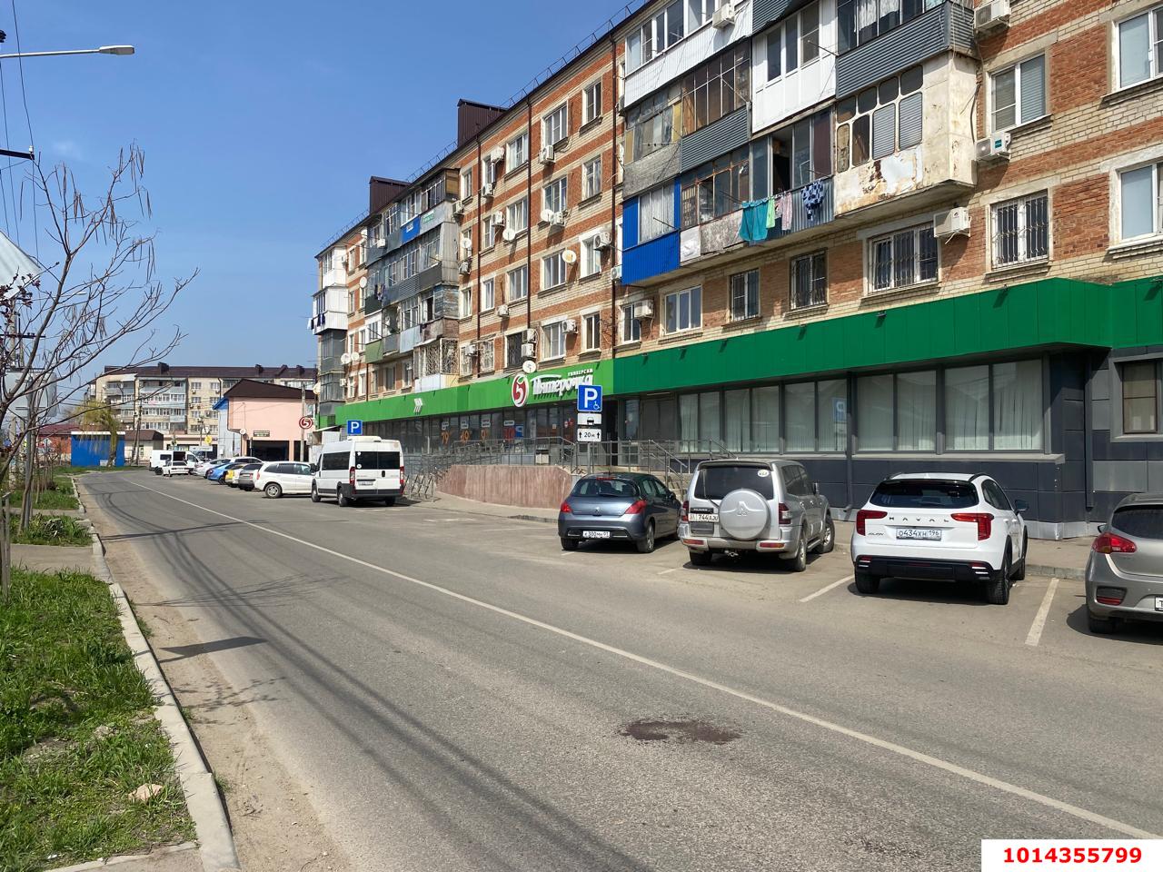 Фото №1: Торговое помещение 180 м² - Яблоновский, ул. Титова, 68