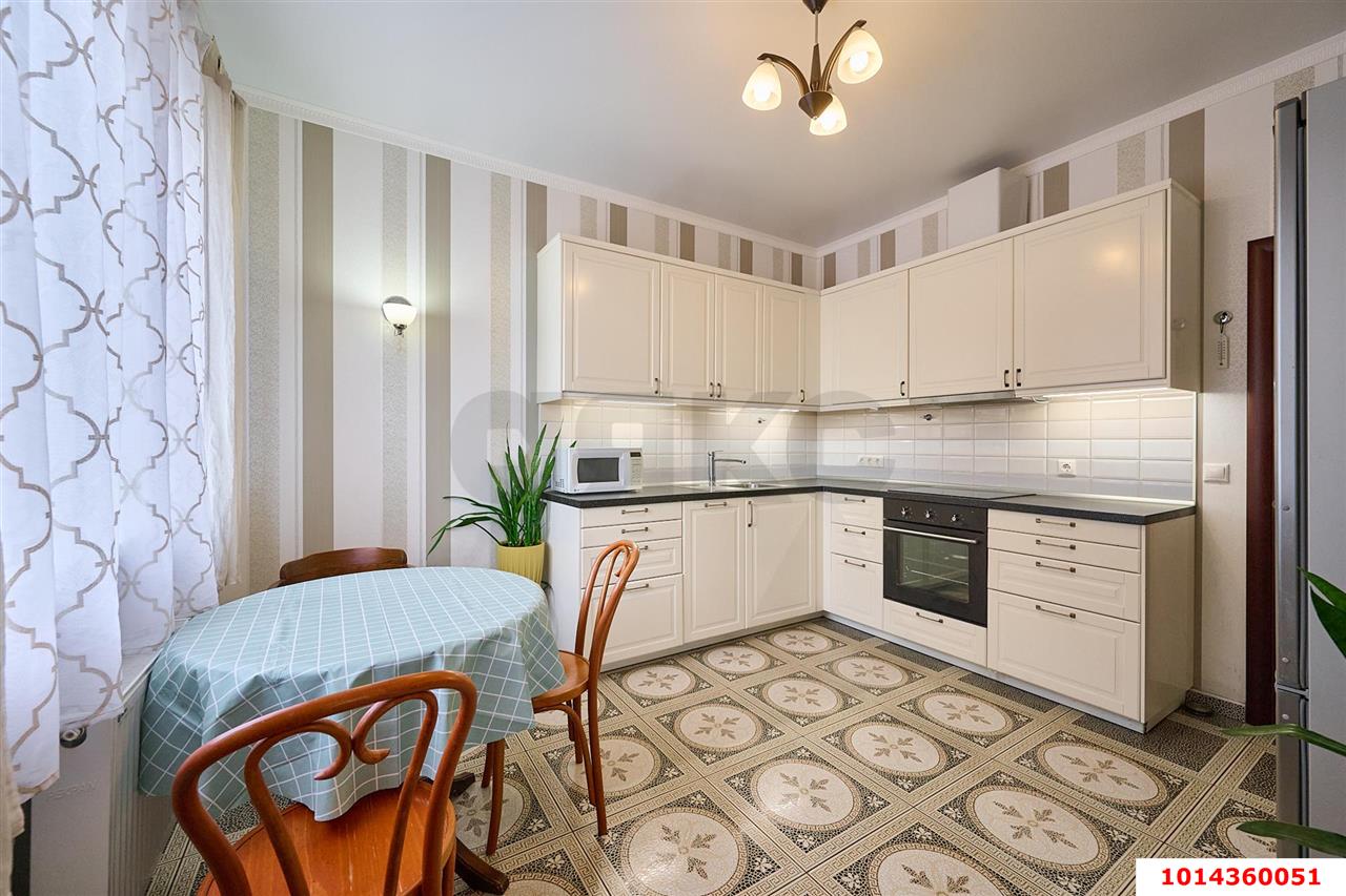 Фото №1: 2-комнатная квартира 81 м² - Краснодар, Центральный, ул. Октябрьская, 181/2