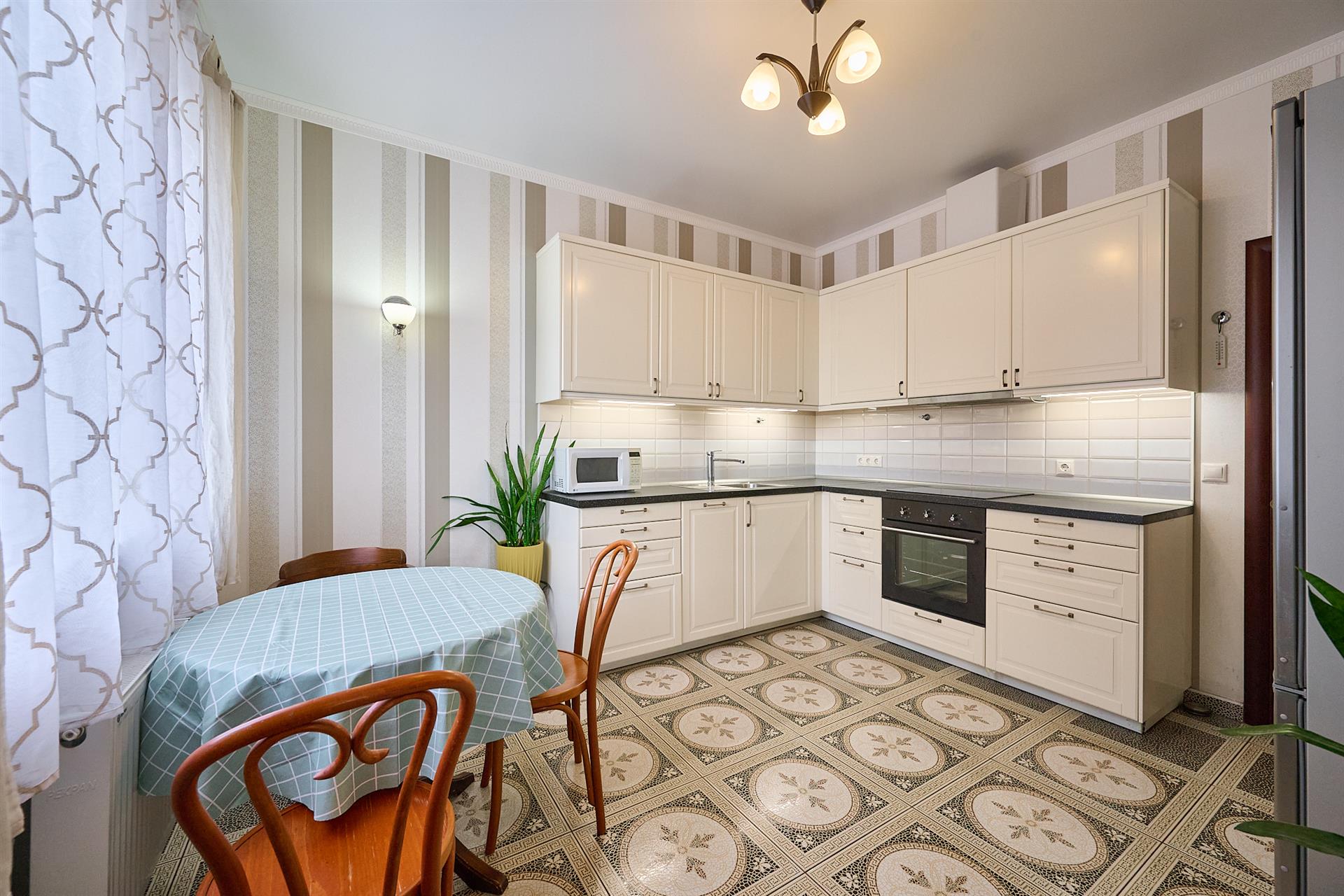 Фото №1: 2-комнатная квартира 81 м² - Краснодар, Центральный внутригородской округ, Западный внутригородской округ, жилой комплекс Центральный, мкр. Центральный, ул. Октябрьская, 181/2