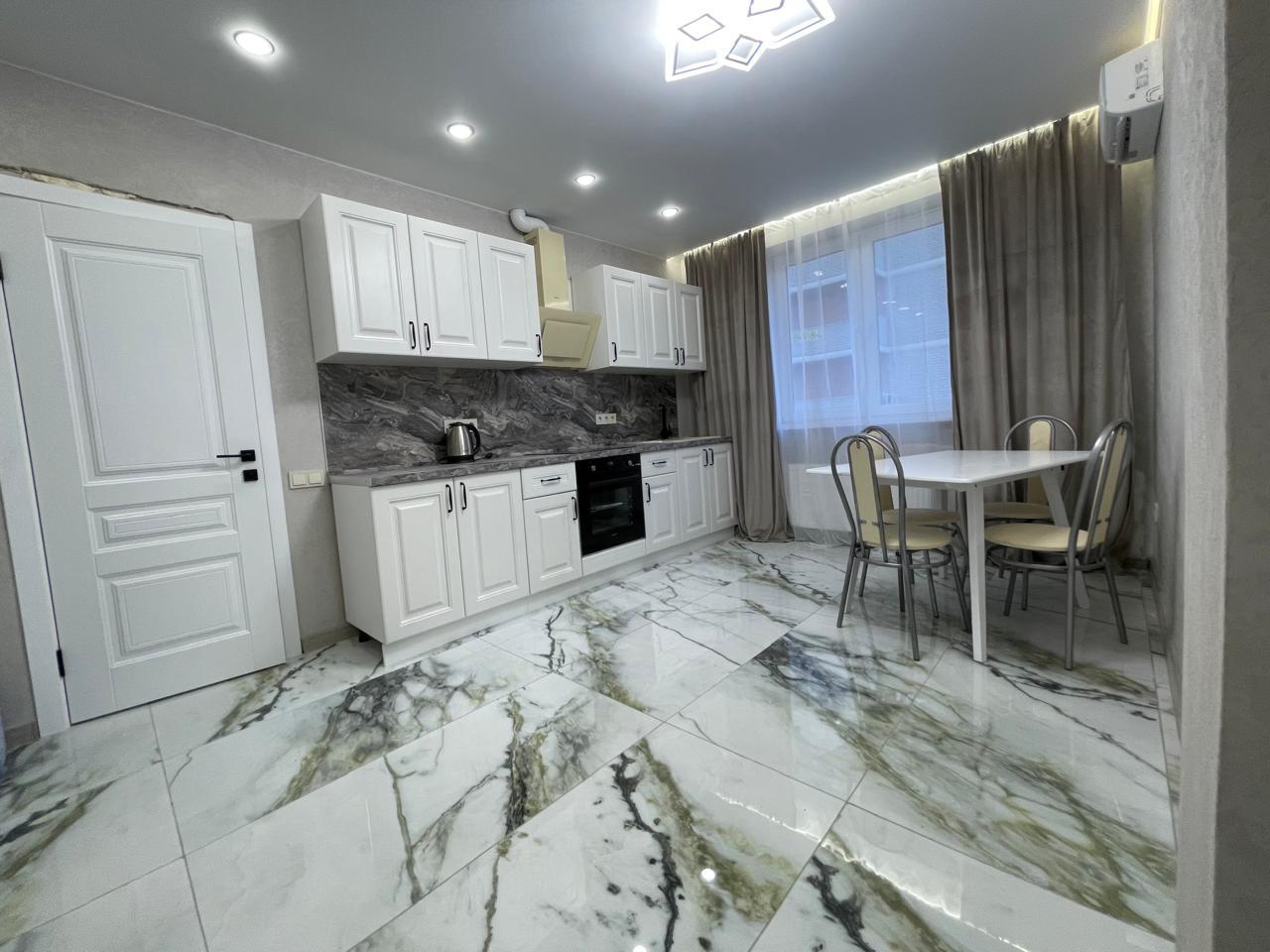 Фото №1: 3-комнатная квартира 80 м² - Краснодар, Прикубанский внутригородской округ, Завод Радиоизмерительных Приборов, имени Петра Метальникова, мкр. жилой комплекс Радуга, ул. Евгении Жигуленко, 7к1