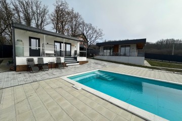 Фото №1: Готовый бизнес 100 м² - Азовская, ул. Лесная, 47