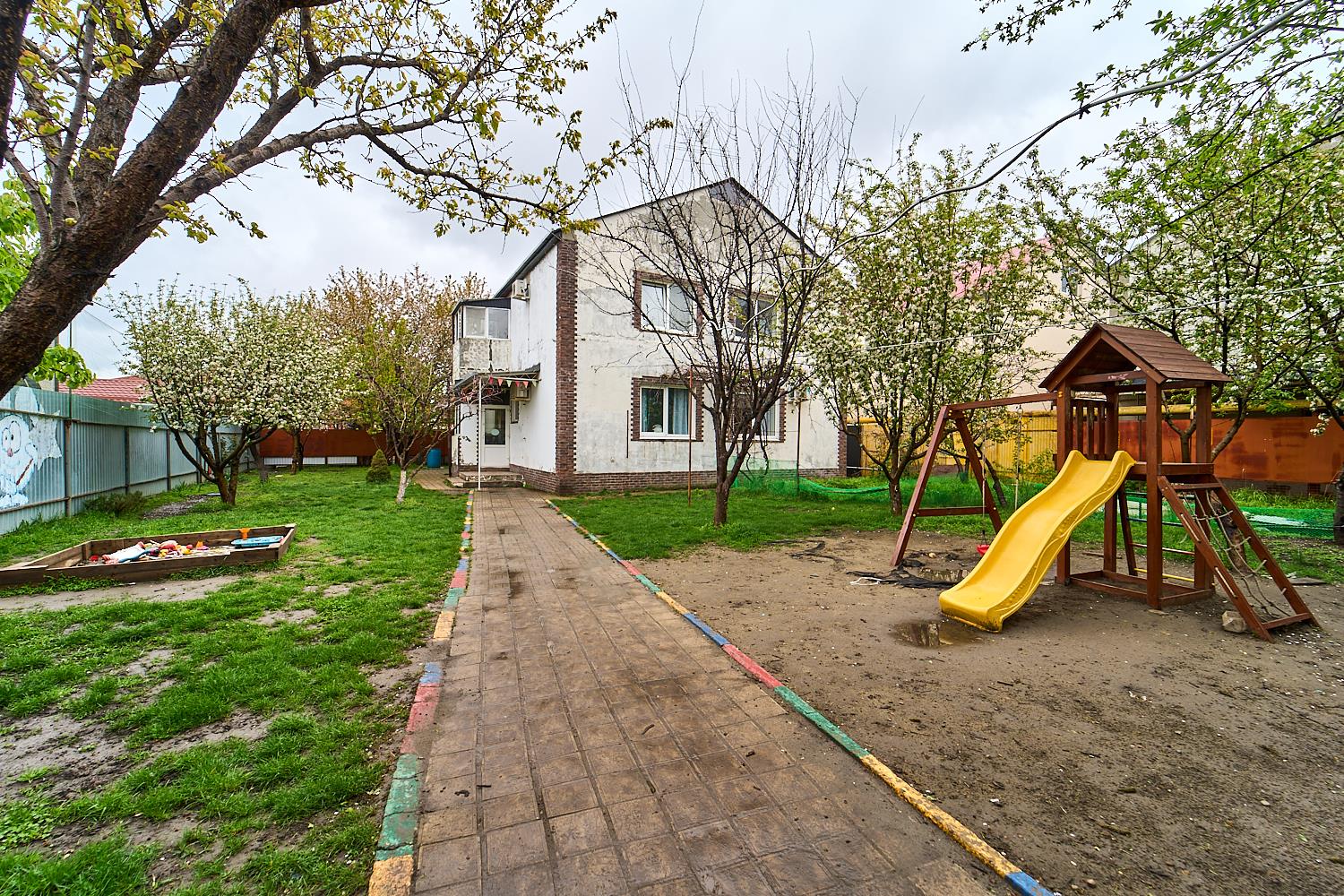 Фото №2: Дом 191 м² + 8 сот. - Российский, мкр. Прикубанский внутригородской округ, ул. имени В.М. Комарова, 41