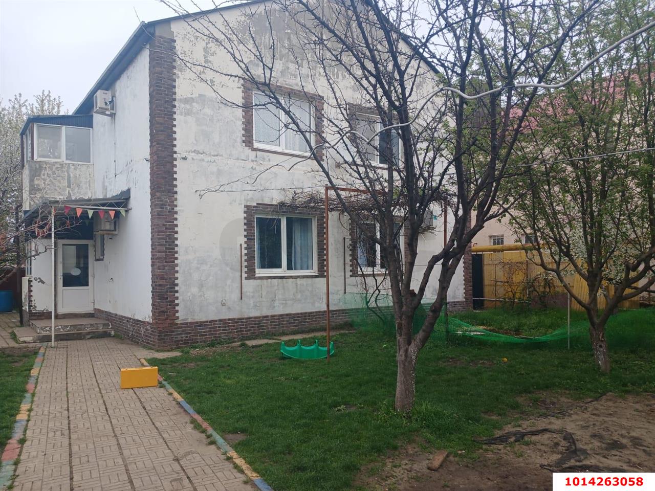 Фото №1: Дом 191 м² + 8 сот. - Российский, Прикубанский внутригородской округ, ул. имени В.М. Комарова, 41