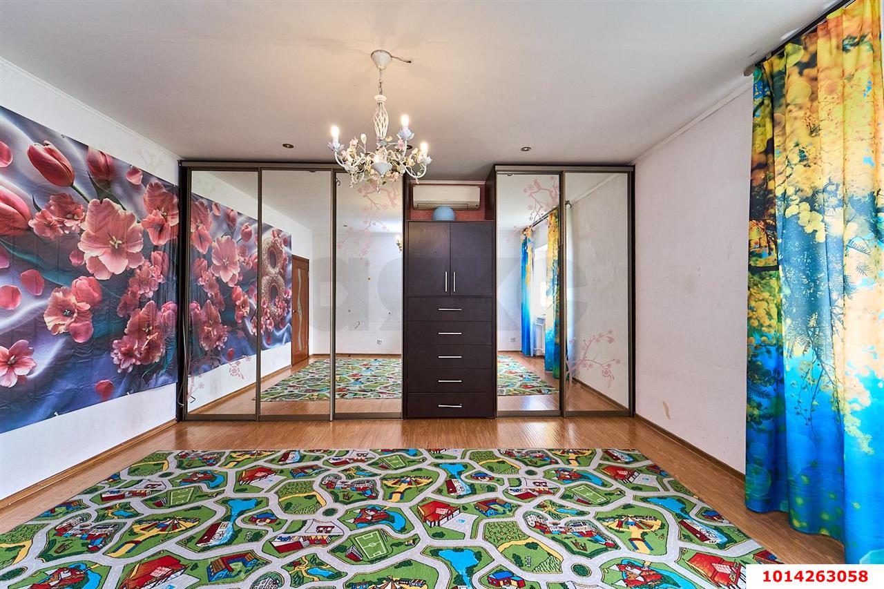 Фото №8: Дом 191 м² + 8 сот. - Российский, Прикубанский внутригородской округ, ул. имени В.М. Комарова, 41