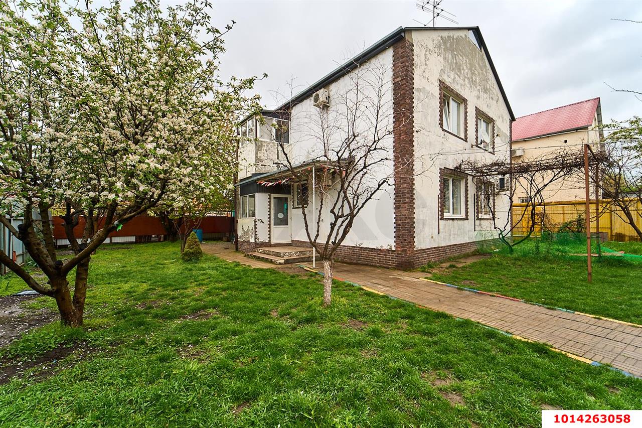 Фото №1: Дом 191 м² + 8 сот. - Российский, Прикубанский внутригородской округ, ул. имени В.М. Комарова, 41