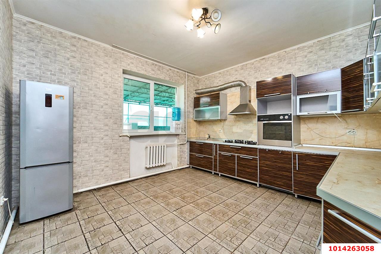 Фото №3: Дом 191 м² + 8 сот. - Российский, Прикубанский внутригородской округ, ул. имени В.М. Комарова, 41