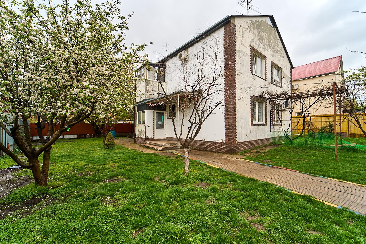 Фото №1: Дом 191 м² + 8 сот. - Российский, мкр. Прикубанский внутригородской округ, ул. имени В.М. Комарова, 41