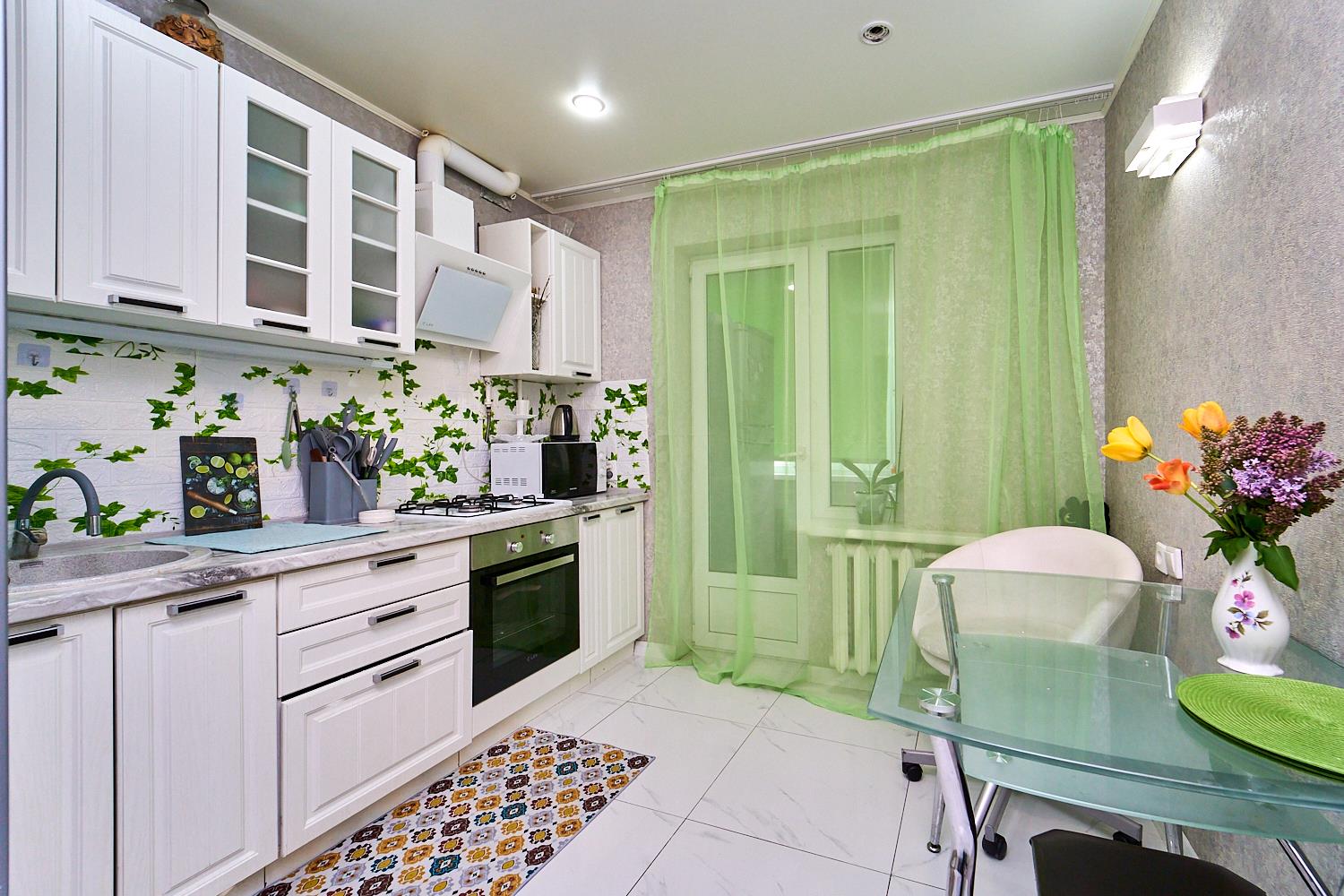 Фото №1: 4-комнатная квартира 132 м² - Краснодар, Центральный внутригородской округ, Покровка, мкр. Центральный, ул. Володарского, 10Д