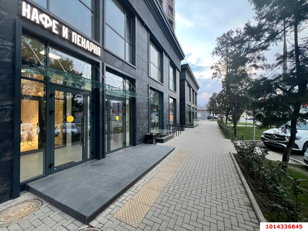 Фото №6: Торговое помещение 146 м² - Краснодар, жилой комплекс Аврора, ул. имени Дзержинского, 95