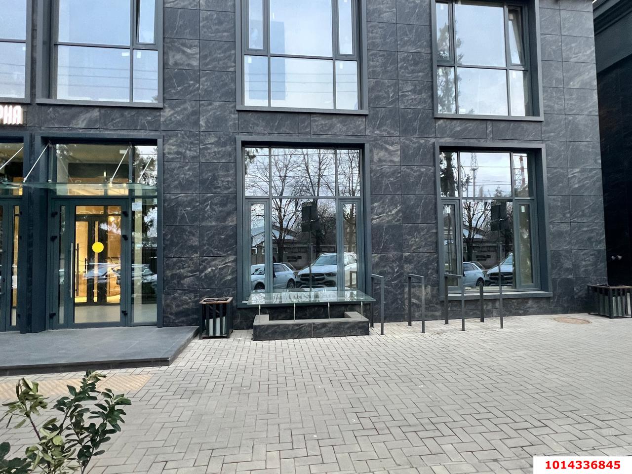 Фото №2: Торговое помещение 146 м² - Краснодар, жилой комплекс Аврора, ул. имени Дзержинского, 95