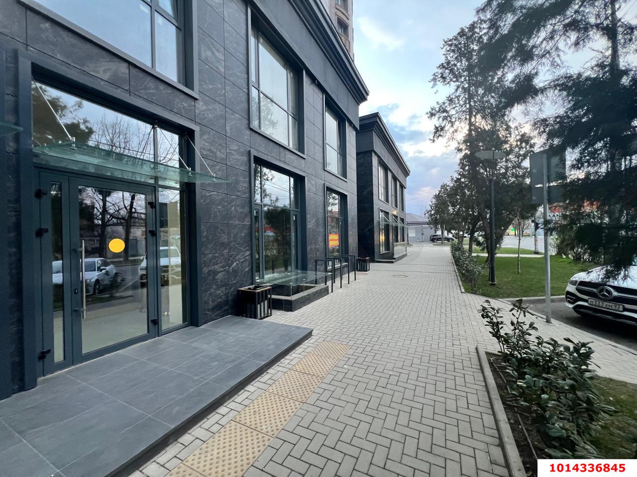 Фото №1: Торговое помещение 146 м² - Краснодар, жилой комплекс Аврора, ул. имени Дзержинского, 95