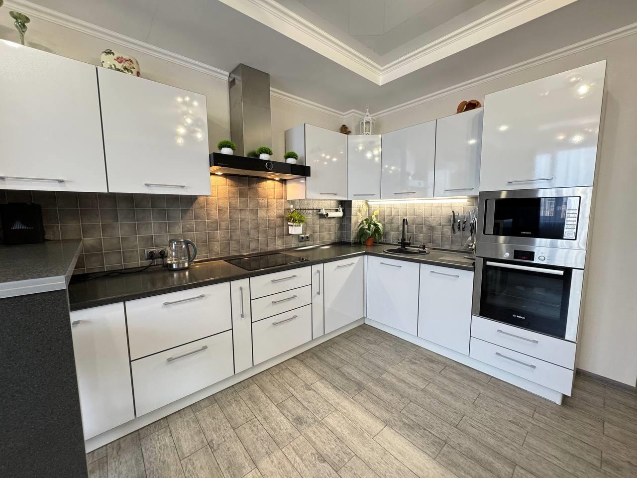 Фото №2: 2-комнатная квартира 100 м² - Краснодар, Центральный, мкр. Центральный внутригородской округ, ул. Ломоносова, 97