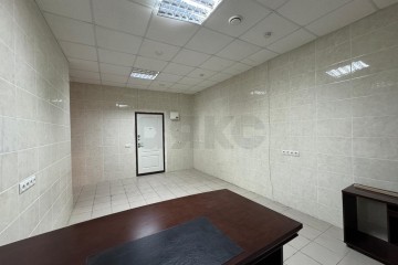 Фото №2: Офисное помещение 95 м² - Краснодар, мкр. Камвольно-суконный Комбинат, ул. Максима Горького, 34/1