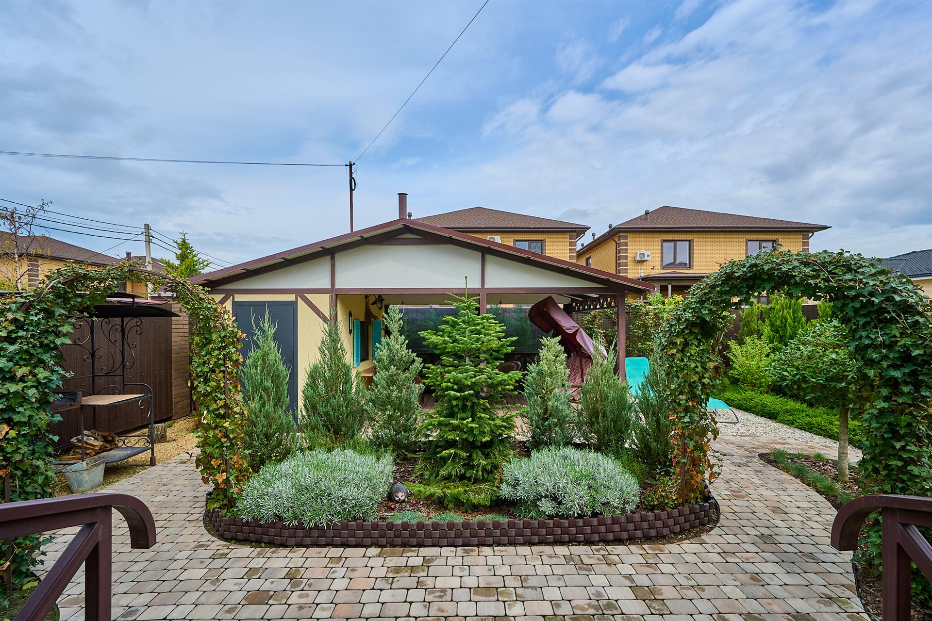 Фото №9: Дом 173 м² + 4.17 сот. - Краснодар, Прикубанский внутригородской округ, мкр. 2-я Площадка, ул. Дворцовая, 26