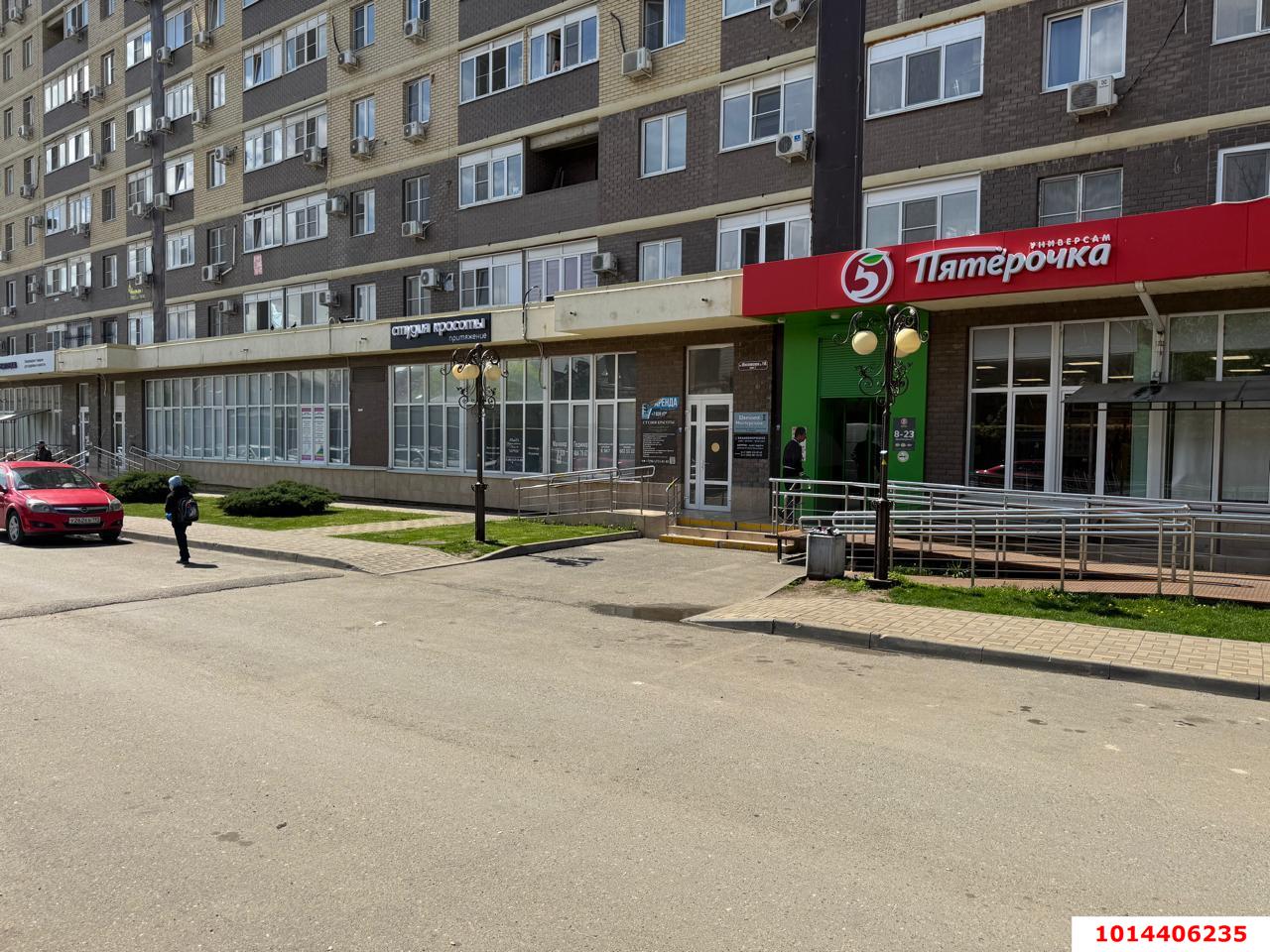 Фото №1: Торговое помещение 198 м² - Краснодар, жилой комплекс Притяжение, ул. Московская, 118к2