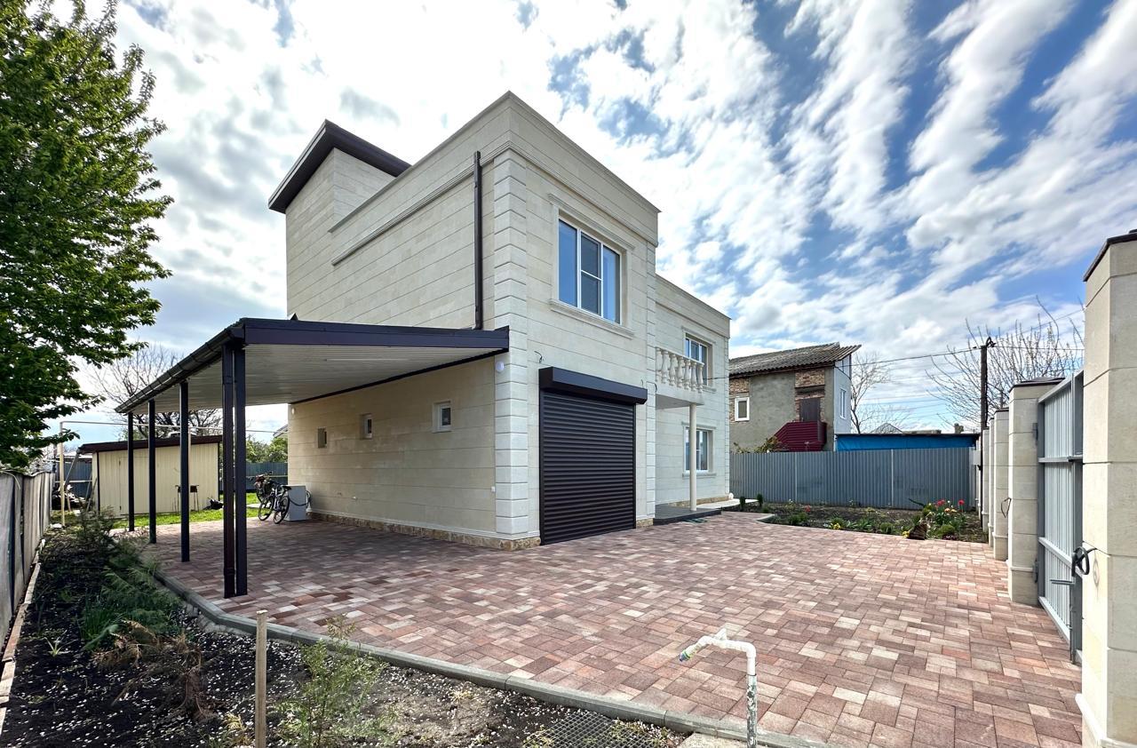 Фото №1: Дом 223 м² + 7.5 сот. - Старокорсунская, мкр. Карасунский внутригородской округ, ул. Корсунская, 229