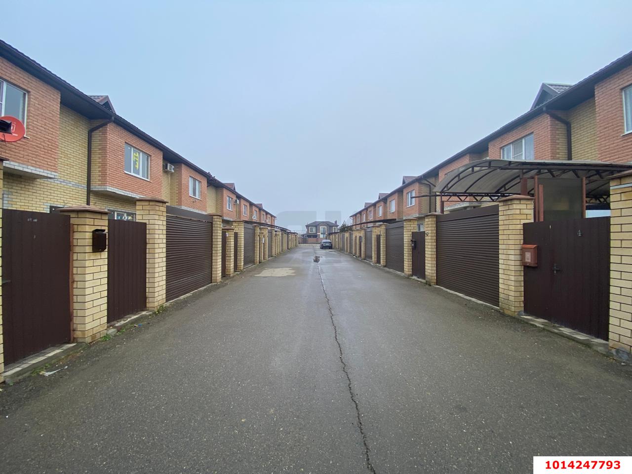 Фото №2: Таунхаус 125 м² + 2 сот. - Российский, жилой комплекс Вилла Роз, ул. имени Академика Сахарова, 33к7