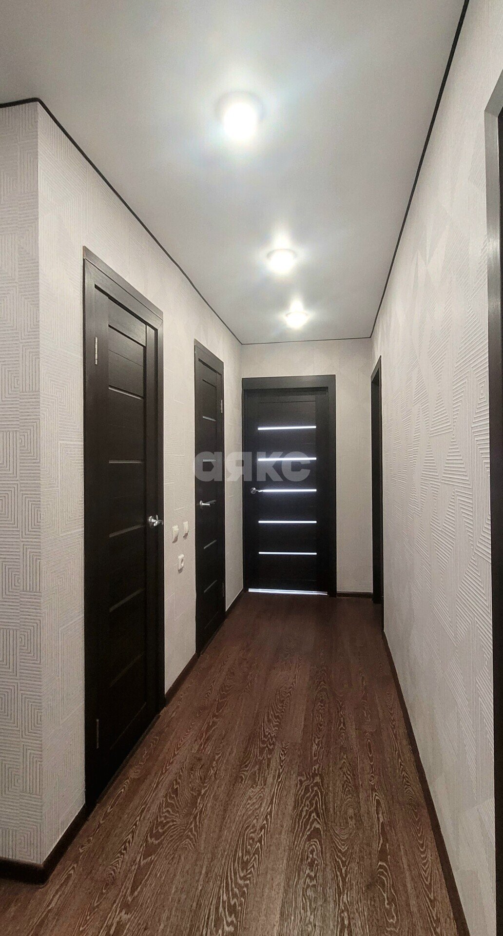 Фото №10: 2-комнатная квартира <span class="whitespace-nowrap">63 м²</span>, <span class="whitespace-nowrap">1/18 эт.</span> - Липецк, Октябрьский округ, Манеж, мкр. ЖК Петровский Квартал, ул. 50 лет НЛМК, 2Г