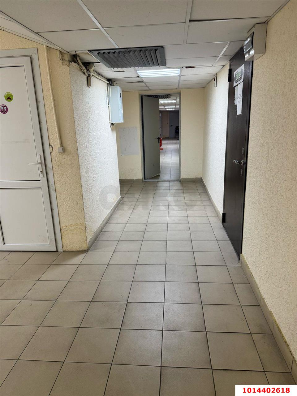 Фото №2: Торговое помещение 22 м² - Краснодар, Светлоград, ул. Красных Партизан, 1/3к1