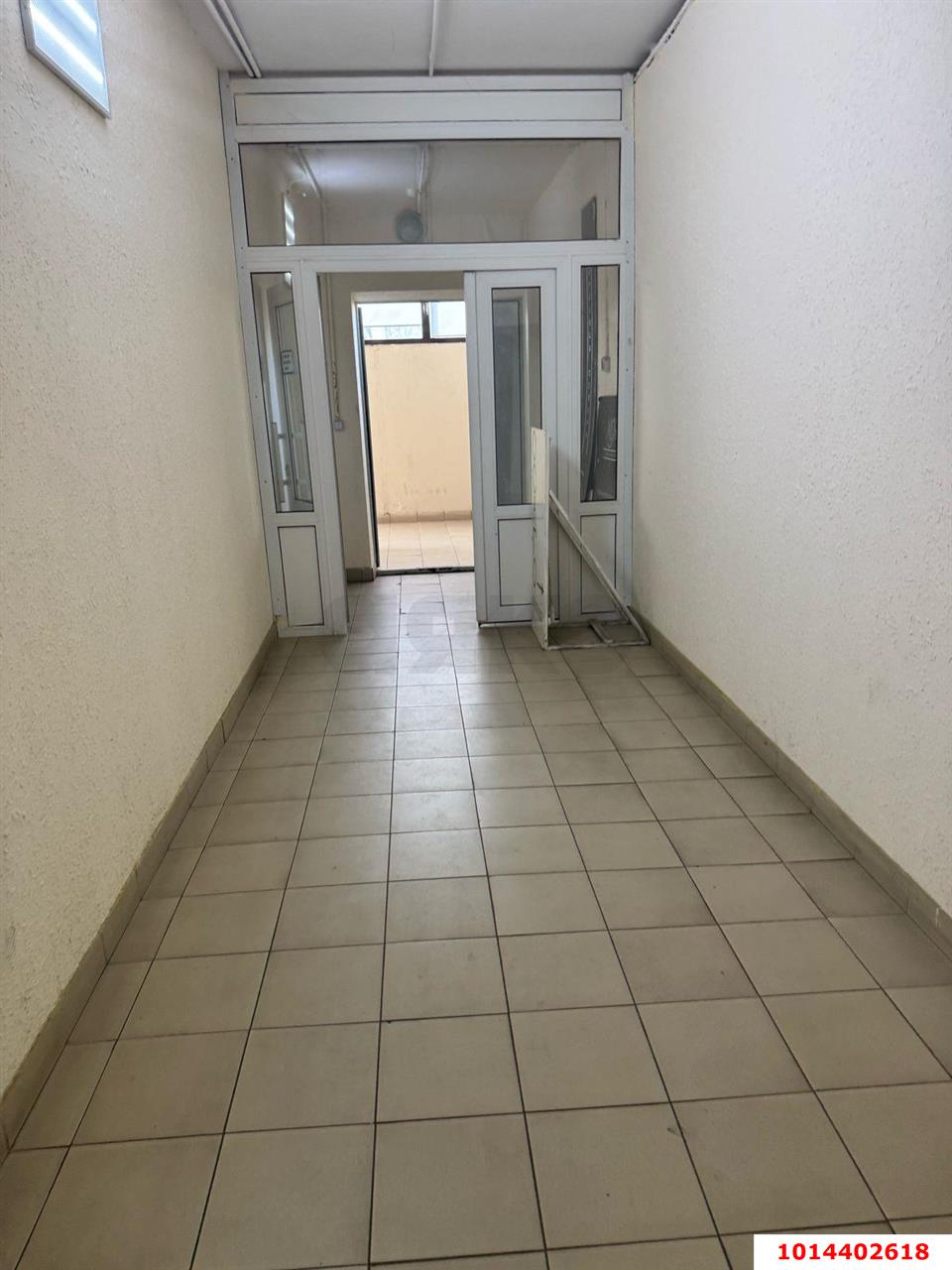 Фото №3: Торговое помещение 22 м² - Краснодар, Светлоград, ул. Красных Партизан, 1/3к1