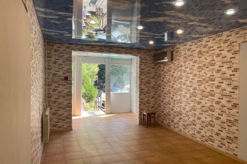 Фото №4: Торговое помещение 35 м² - Краснодар, мкр. Комсомольский, ул. Уральская, 200