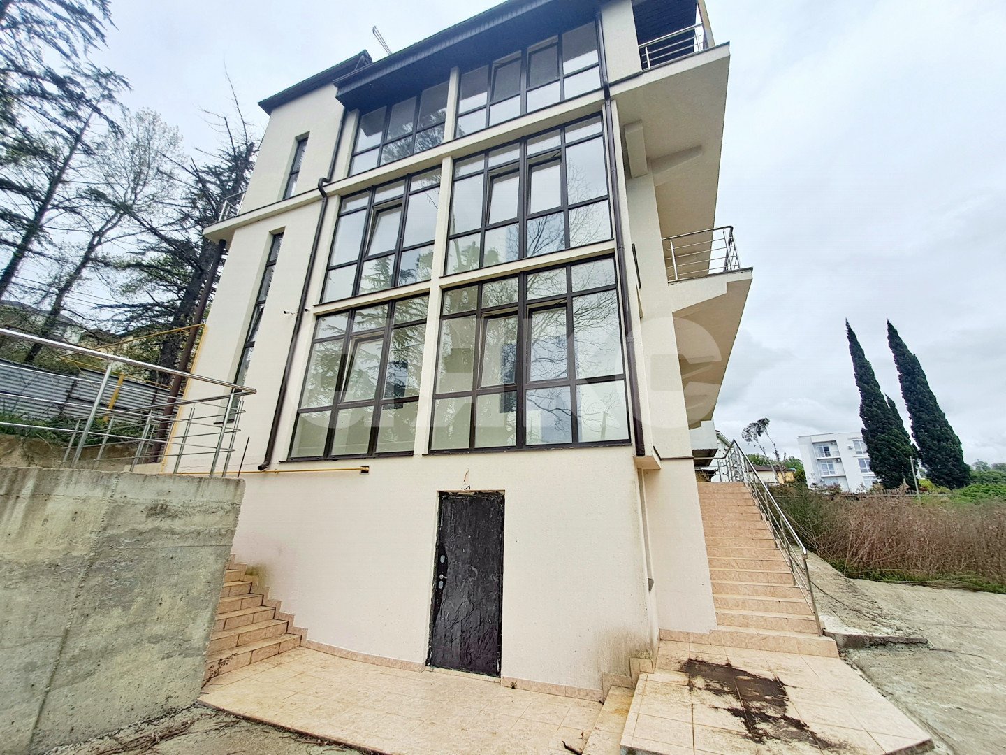 Фото №7: Коммерция 368 м² - Орёл-Изумруд, Адлерский, ул. Банановая, 81