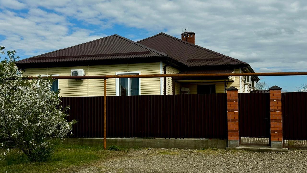 Фото №1: Дом 119 м² + 10.75 сот. - Старокорсунская, мкр. Карасунский внутригородской округ, ул. Чапаева, 137