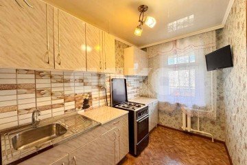 Фото №1: 4-комнатная квартира 74 м² - Нижнекамск, мкр. 17-й, ул. Бызова, 18