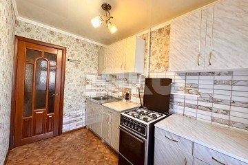 Фото №2: 4-комнатная квартира 74 м² - Нижнекамск, мкр. 17-й, ул. Бызова, 18