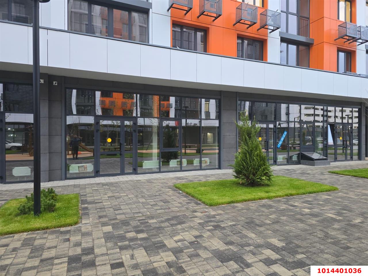 Фото №3: Торговое помещение 52 м² - Краснодар, Прикубанский внутригородской округ, мкр. жилой комплекс Друзья, ул. имени Генерала Брусилова, 28к3