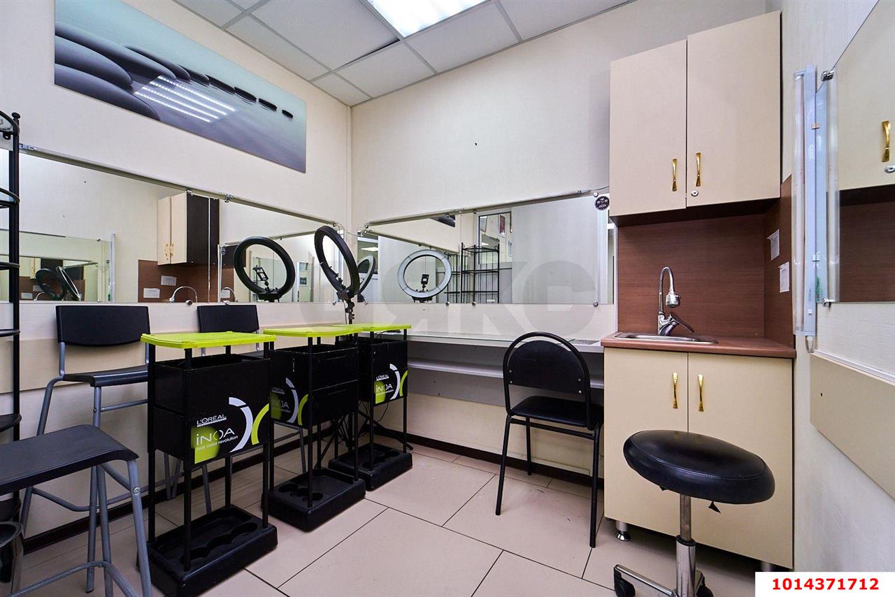 Фото №6: Торговое помещение 167 м² - Краснодар, Центральный, ул. Кубанская набережная, 37