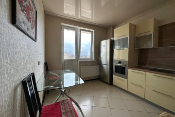 Фото №1: 1-комнатная квартира 56 м² - Краснодар, мкр. имени Маршала Жукова, ул. Александра Покрышкина, 4/9