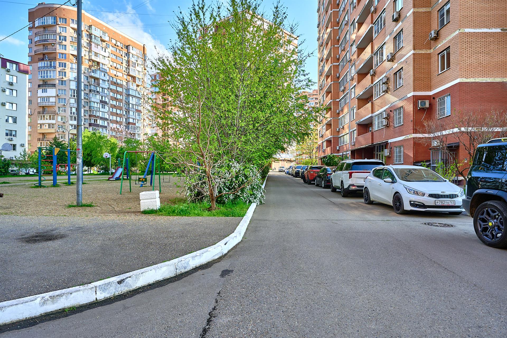 Фото №18: 2-комнатная квартира 107 м² - Краснодар, Прикубанский внутригородской округ, Фестивальный, мкр. Солнечный, ул. Памяти Чернобыльцев, 6