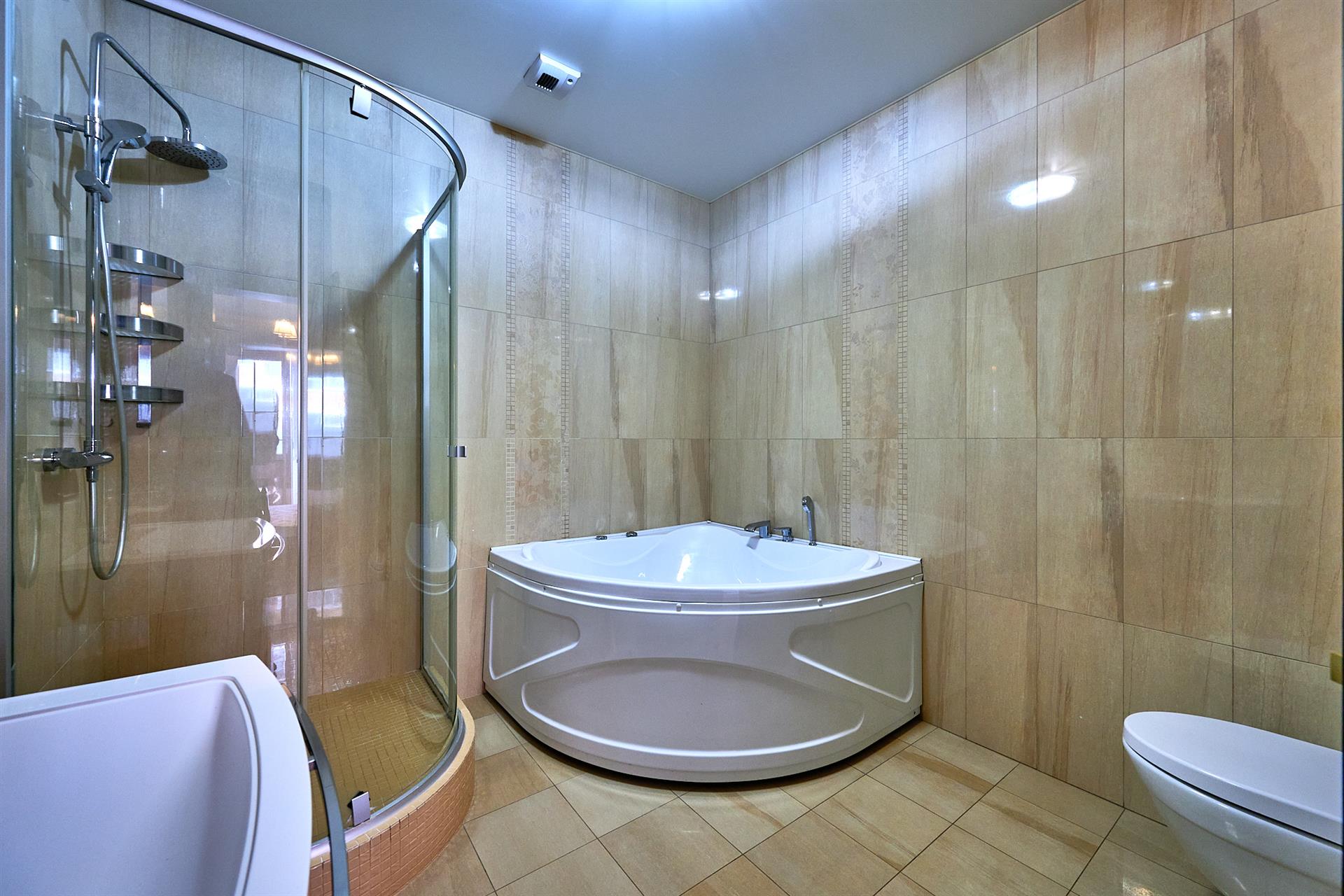 Фото №14: 2-комнатная квартира 107 м² - Краснодар, Прикубанский внутригородской округ, Фестивальный, мкр. Солнечный, ул. Памяти Чернобыльцев, 6