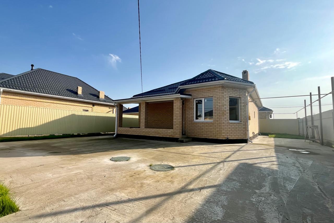 Фото №1: Дом 102 м² + 4 сот. - Краснодар, Прикубанский внутригородской округ, п. коттеджный  Крепость, ул. Новодмитриевская, 30