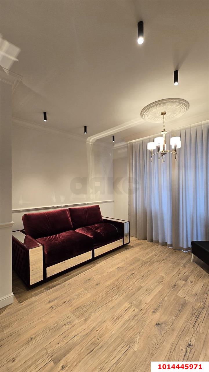 Фото №8: 3-комнатная квартира <span class="whitespace-nowrap">68 м²</span>, <span class="whitespace-nowrap">2/5 эт.</span> - Краснодар, мкр. Центральный внутригородской округ, ул. Красная, 206