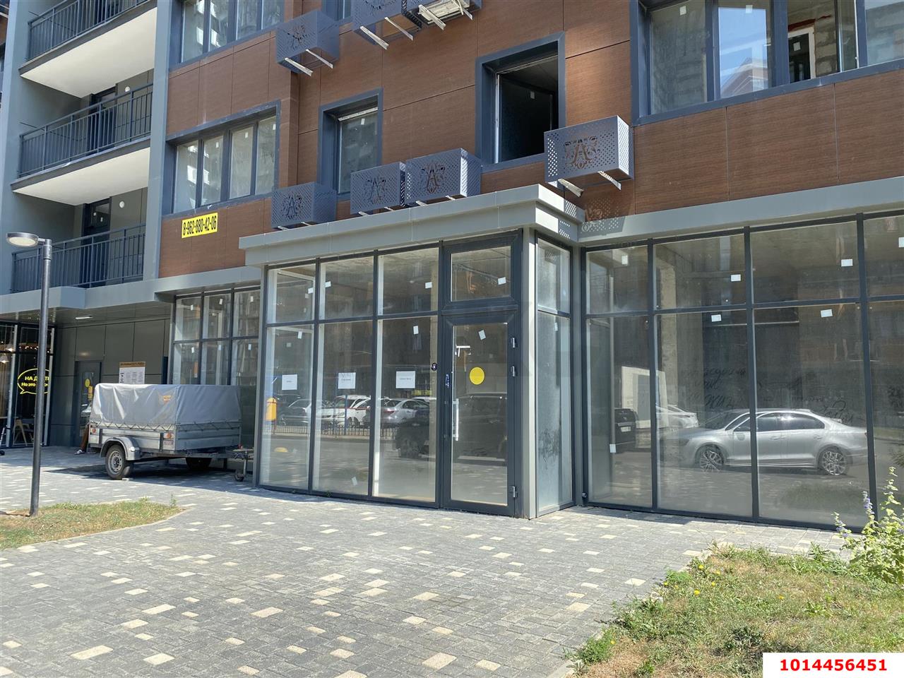 Фото №1: Торговое помещение 97 м² - Краснодар, жилой комплекс Россинский Парк, ул. Командорская, 15