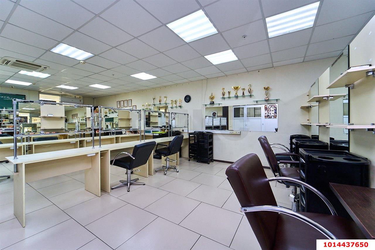 Фото №3: Торговое помещение 167 м² - Краснодар, Центральный, ул. Кубанская набережная, 37