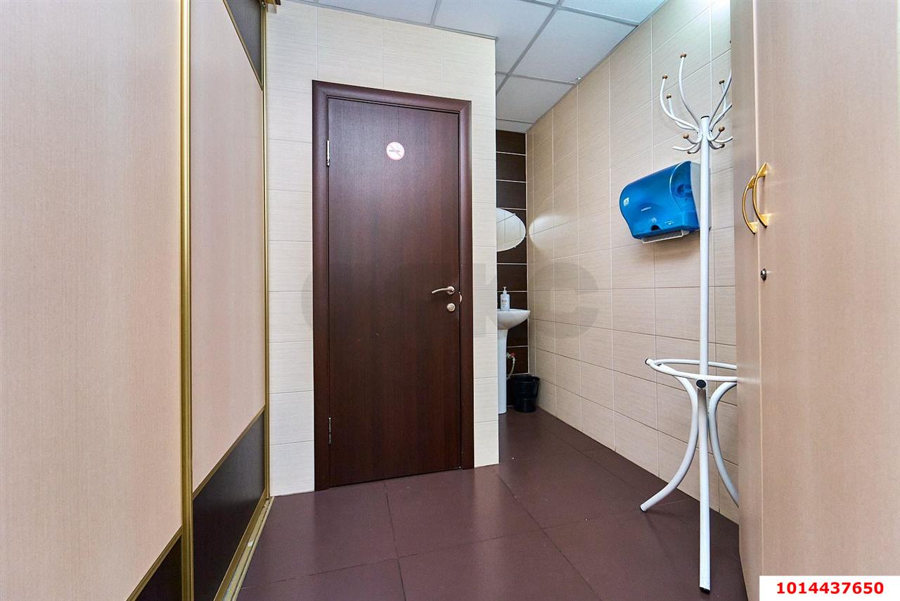 Фото №11: Торговое помещение 167 м² - Краснодар, Центральный, ул. Кубанская набережная, 37