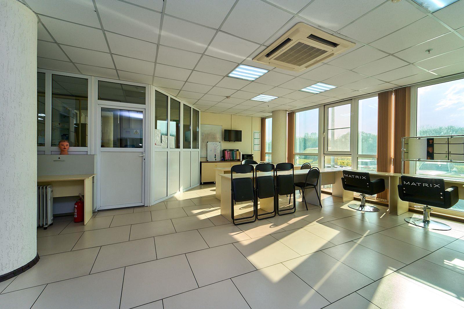 Фото №1: Коммерция 166 м² - Краснодар, Центральный внутригородской округ, Западный внутригородской округ, мкр. Центральный, ул. Кубанская набережная, 37