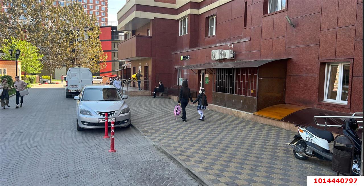 Фото №1: Торговое помещение 74 м² - Краснодар, жилой комплекс Смоленский, ул. Восточно-Кругликовская, 30/2