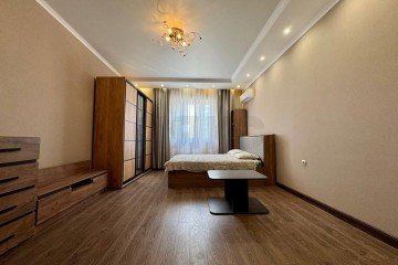 Фото №1: 1-комнатная квартира 52 м² - Краснодар, мкр. Солнечный, ул. Казбекская, 17