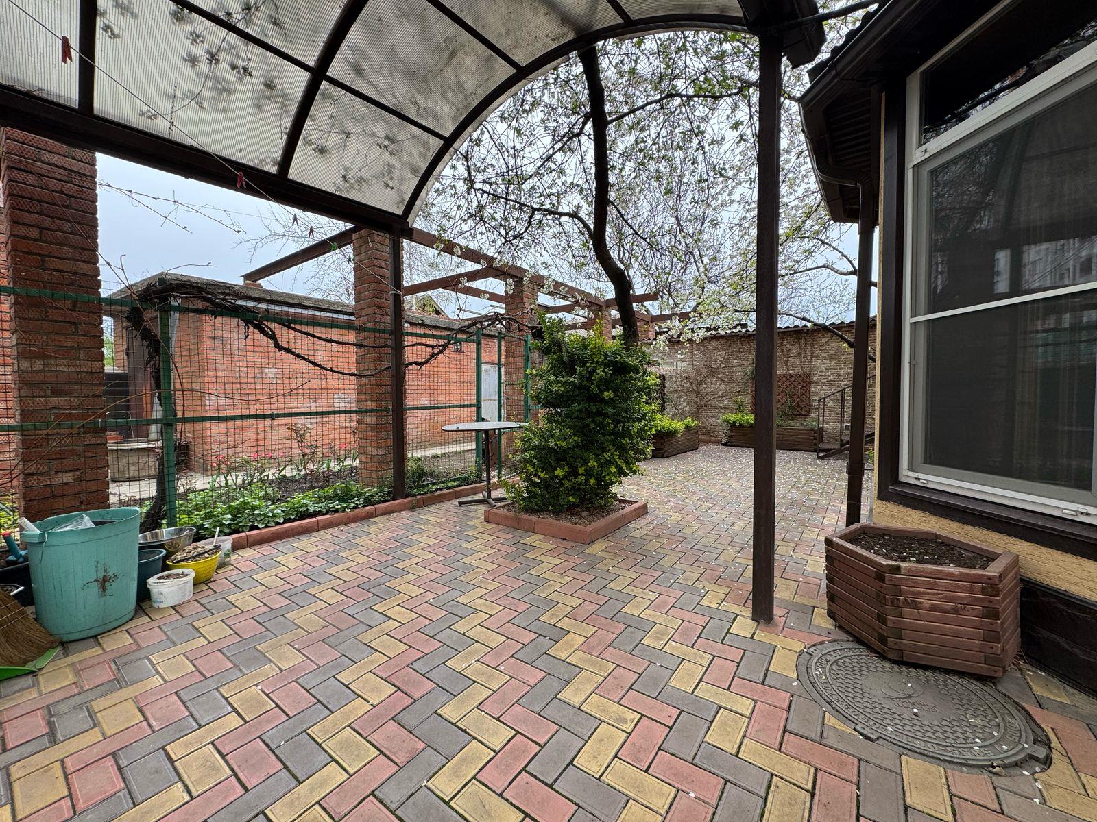 Фото №1: Дом 248 м² + 4.23 сот. - Краснодар, Центральный внутригородской округ, мкр. Черёмушки, ул. Кубанская, 61