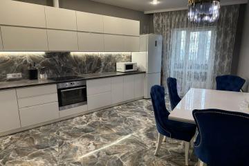 Фото №1: 2-комнатная квартира 89 м² - Краснодар, мкр. Черёмушки, ул. Вишняковой, 1/23к2