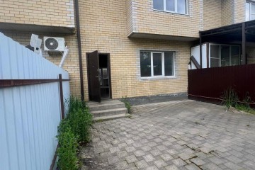 Фото №1: Таунхаус 123 м² - Российский, мкр. жилой комплекс Вилла Роз, ул. Благородная, 1к3